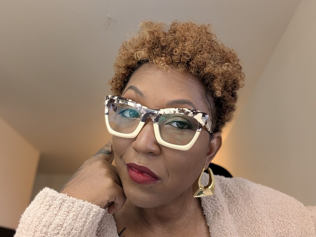 Carmen, creator of Maison Cardé lifestyle blog, sharing stories of books, culture, and expat life.